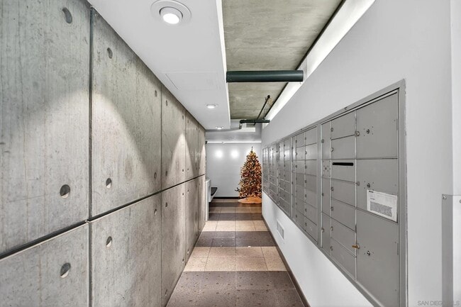 Building Photo - 1025 Island Ave