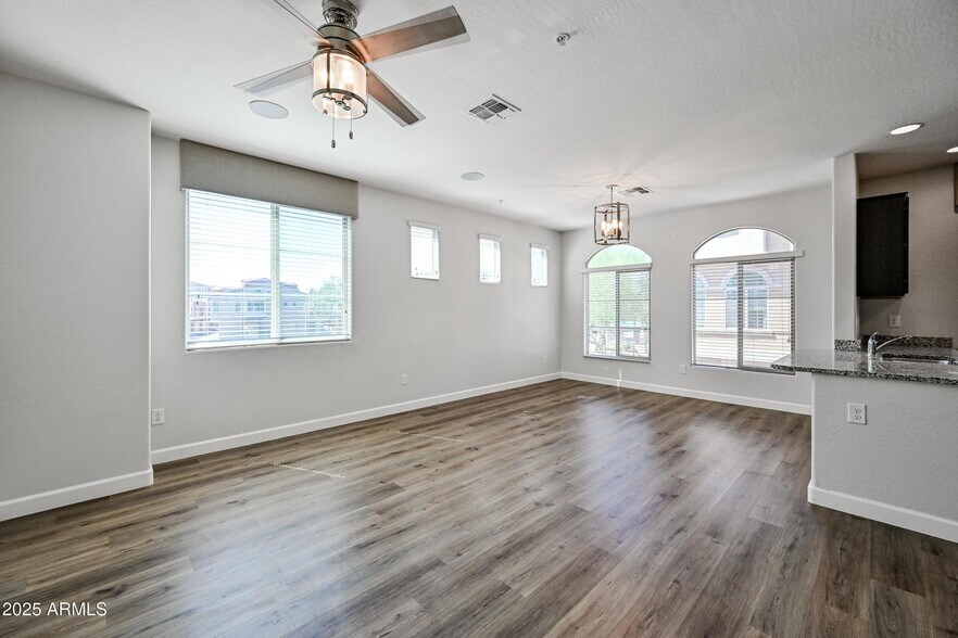 Building Photo - 240 W Juniper Ave