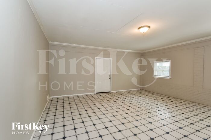Building Photo - 6385 Kinston Park Dr