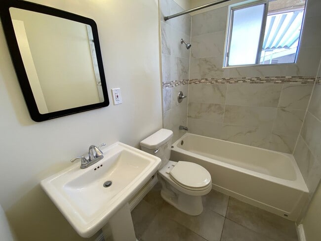 Building Photo - Spacious Home in Blue Zone Loma Linda!