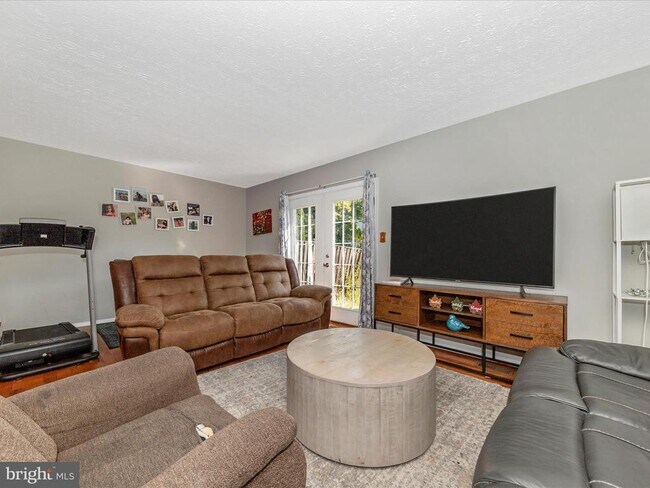 Building Photo - 12461 Quail Woods Dr