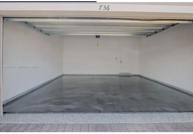 Building Photo - 736 YUKON Ln