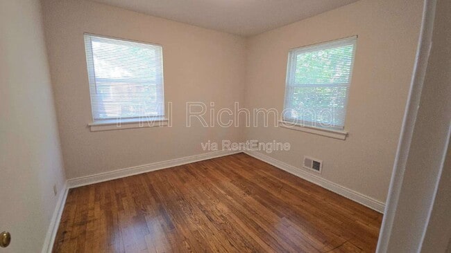 Building Photo - 924 Pierpont Rd