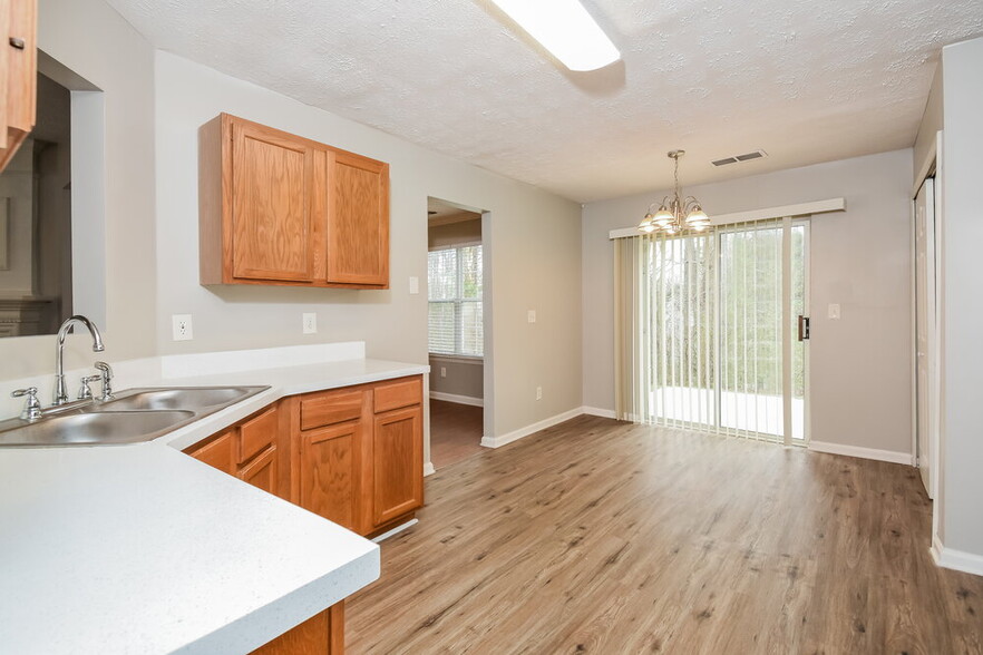 Building Photo - 1347 Ambercrest Way