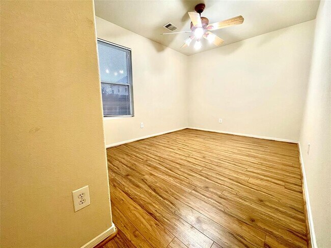 Building Photo - 2126 Juniper Dale Dr