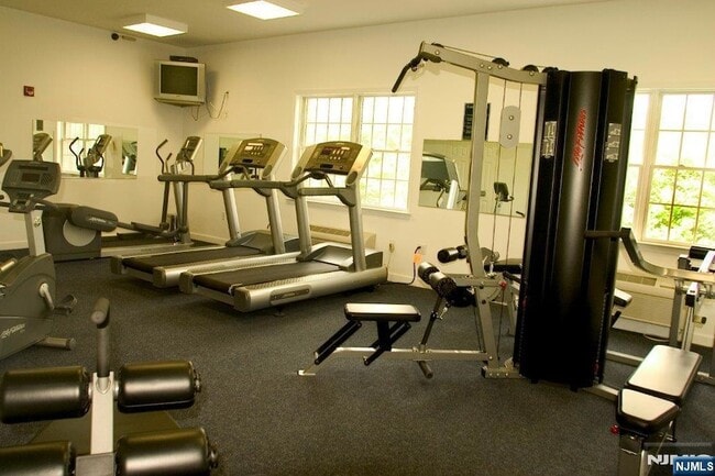 Building Photo - 333 Willow St