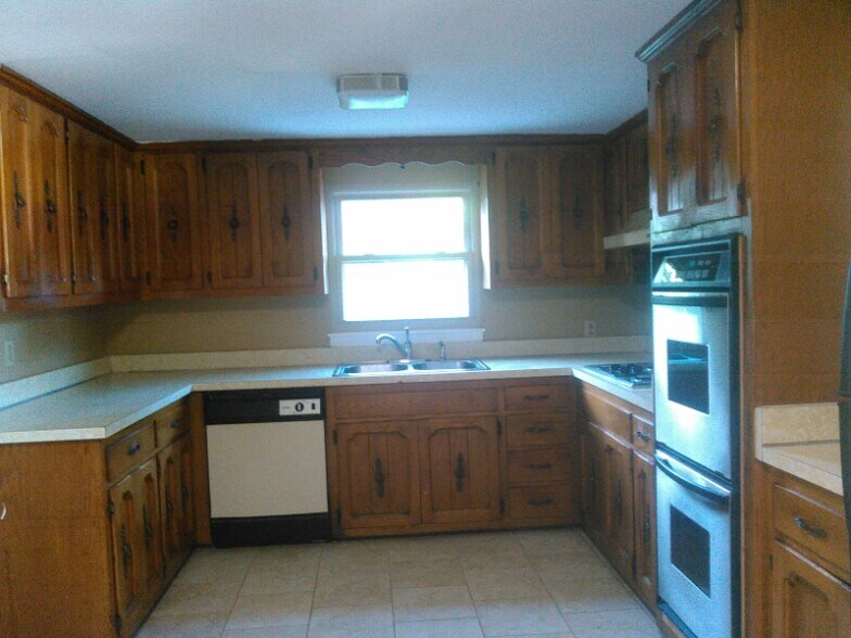 Building Photo - 1000 Waverly Ave