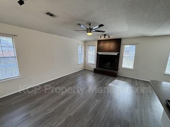 Building Photo - 8812 Skypark Dr