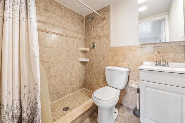 Building Photo - 2220 W Ohio Ave