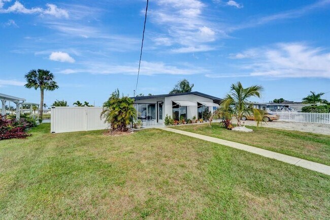 Building Photo - 551 Lindley Terrace