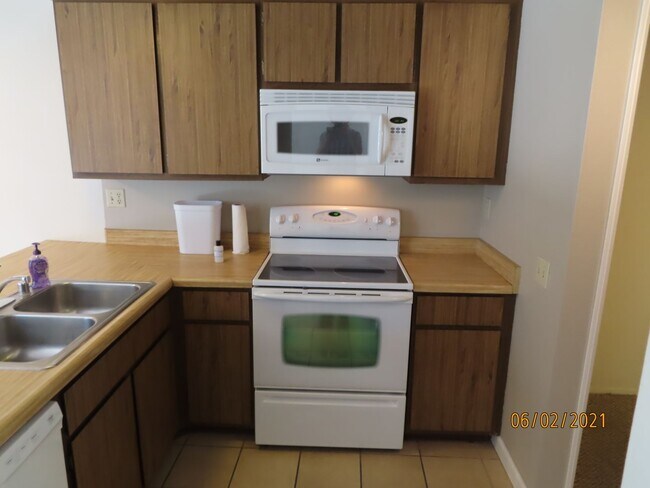 Building Photo - Two Bedroom Townhome in Linda Visa