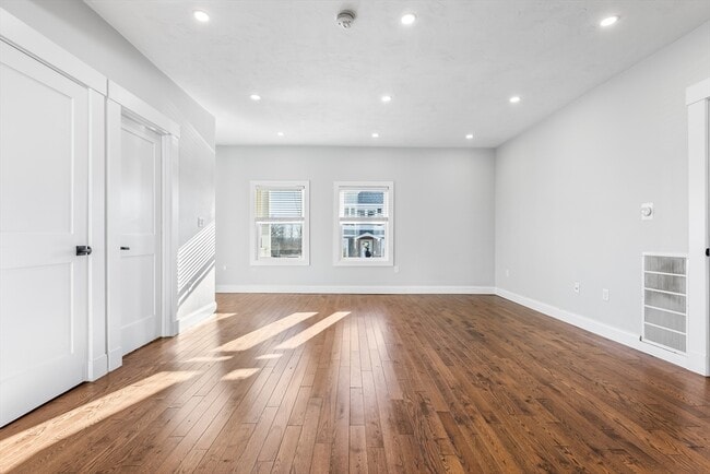 Building Photo - 40 Seaview Ave