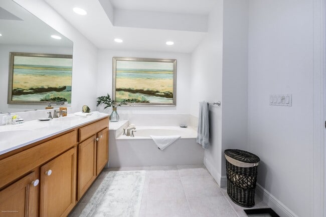 Building Photo - EXECUTIVE VACATION RENTAL