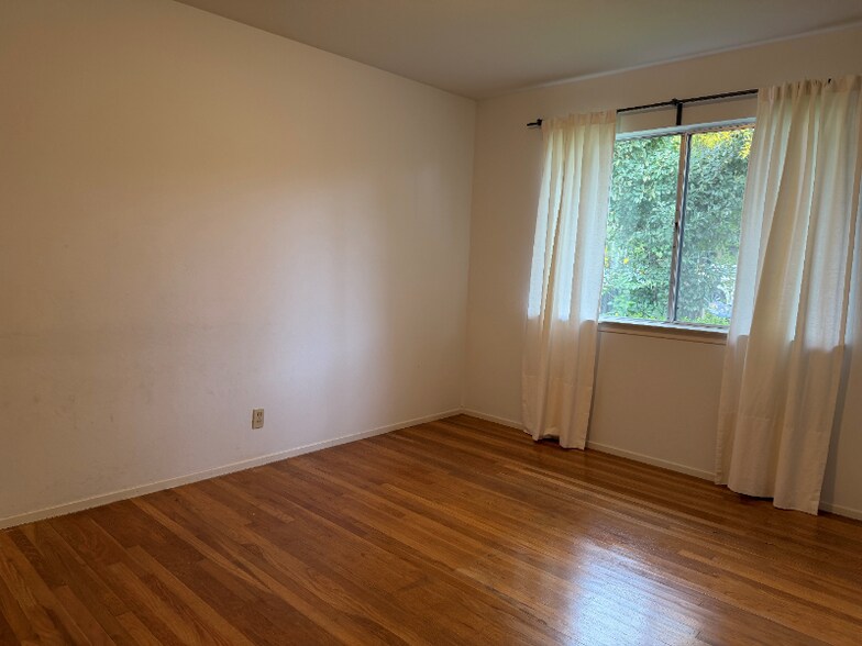 Building Photo - 1941 Perry Ave