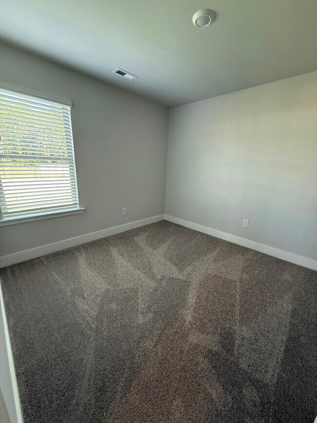 Building Photo - 22587 Dashwood Ln