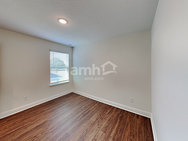 Building Photo - 825 Heavenly Dr