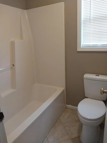 Building Photo - 1716 Pebble Ridge Dr