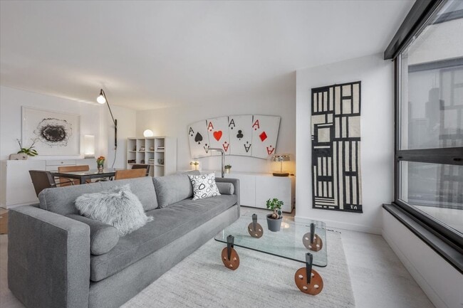 Building Photo - 360 E Randolph St