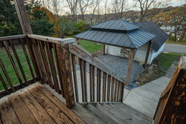 Building Photo - SCORE 50% OFF 1ST MONTH'S RENT IF SIGNED BY DEC 19! Gorgeous 3 bedroom home in Scott Township ava...