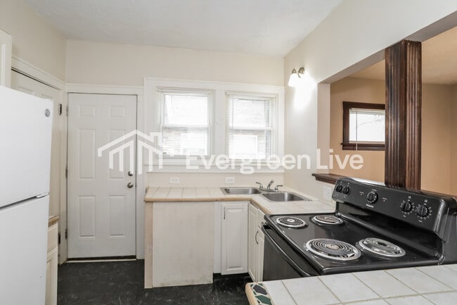 Building Photo - 3334 Dartmouth Dr