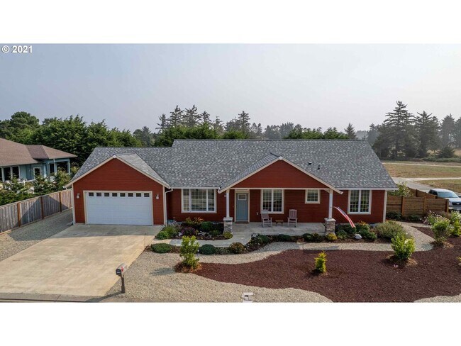 Building Photo - Bright and Beautiful 3/2 in Seabird Village!
