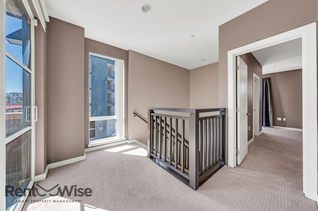 Building Photo - 298 Friedell St