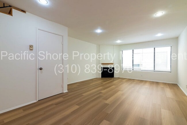 Primary Photo - 2-Bed, 2-Bath Townhouse with Private Patio...