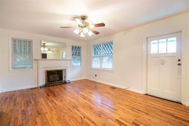 Building Photo - 710 Glenview Dr