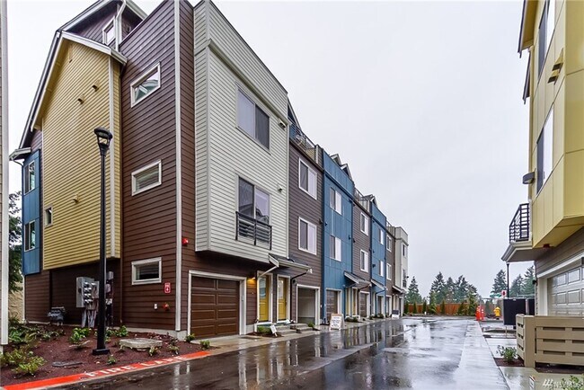 Building Photo - 15723 NE 14th Ter