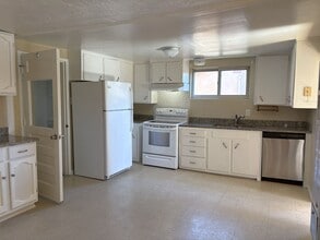 Building Photo - 2425 Mountain Rd NW