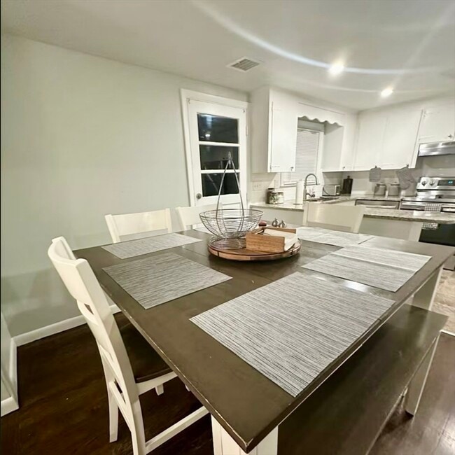 Building Photo - 29 Fresh Pond Cir