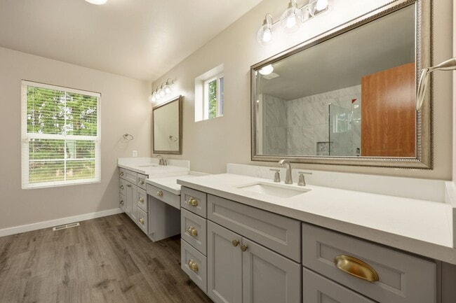 Building Photo - 3 bed 2.5 bath updated home in Tumwater School District - 2300 sq.ft. - fenced back yard.