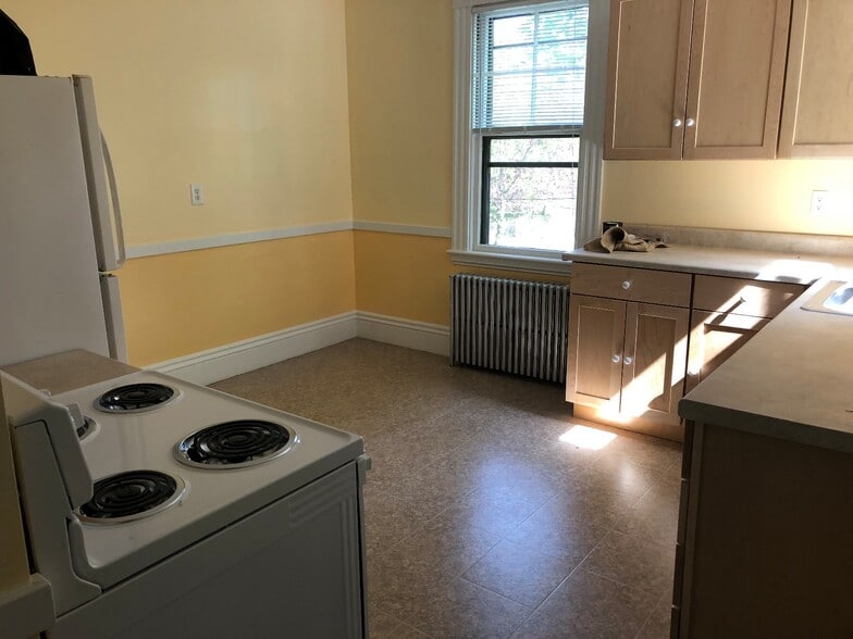 Building Photo - 52 Pleasant St