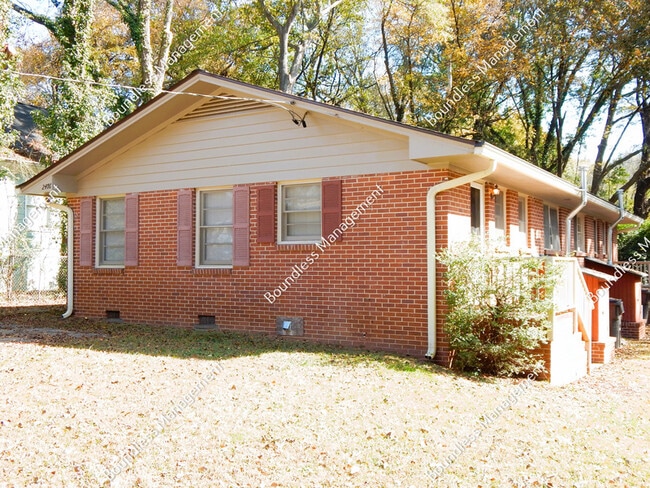 Building Photo - 2476 Maple St