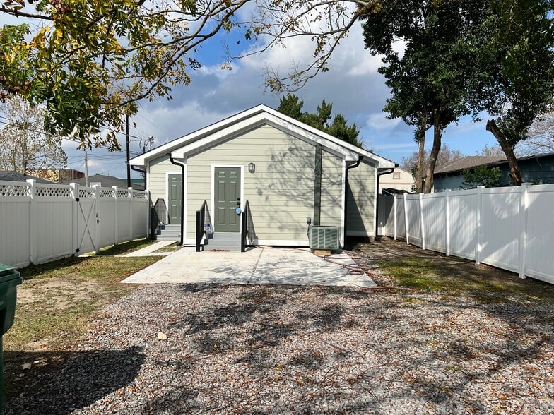 Building Photo - 3808 5th St