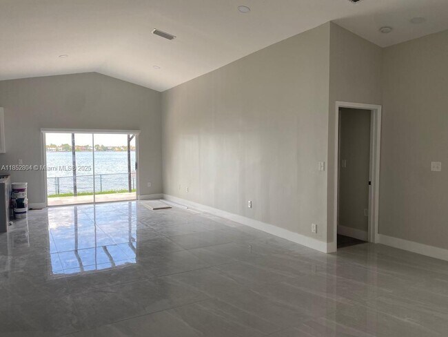 Building Photo - 880 NW 123rd Ct