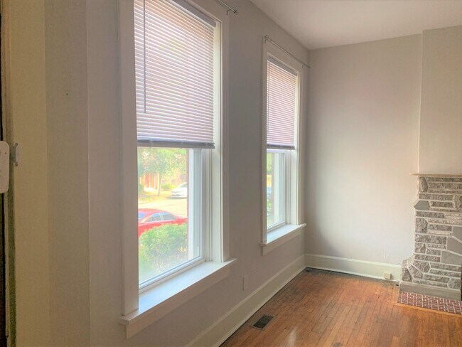 Building Photo - 1077 S Taylor Ave