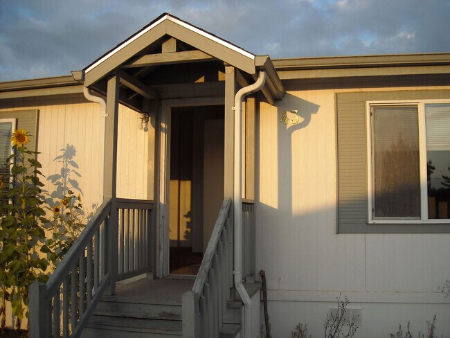 Building Photo - 33171 Fuchsia Ln