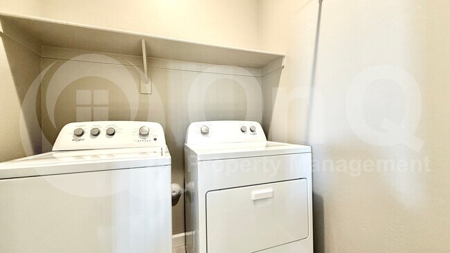 Building Photo - 40974 W Hillman Dr
