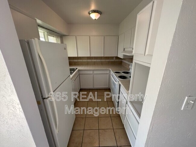 Building Photo - 2446 25th Ave