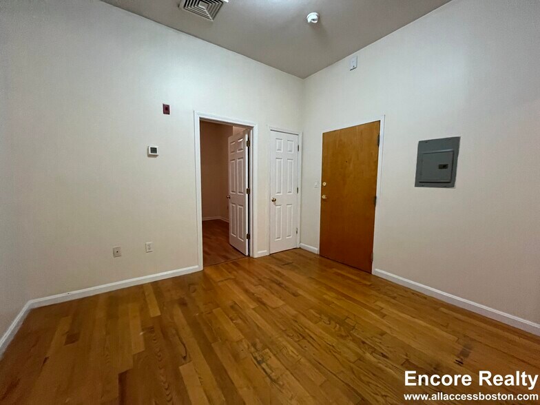 Building Photo - 11 Edinboro St