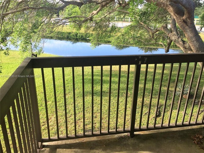 Building Photo - 6061 Shaker Wood Cir