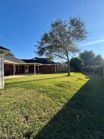 Building Photo - 1646 Martin Lake Dr