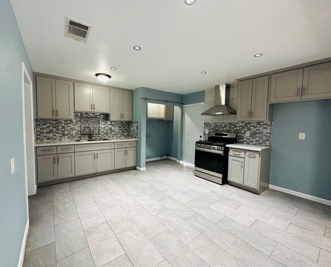 Building Photo - 761 N L St