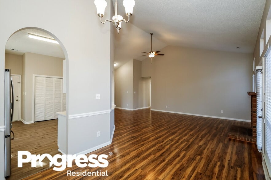 Building Photo - 2518 Bushy Pine Ct