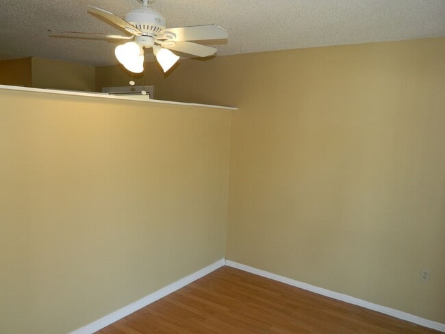 Building Photo - 1 Bed / 1 Bath Condo with Balcony – Seminole County – Water Included!