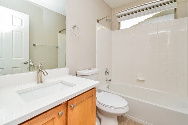 Building Photo - 122 E Camino Limon Verde