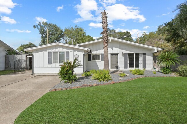 Primary Photo - 4414 Gardendale Dr