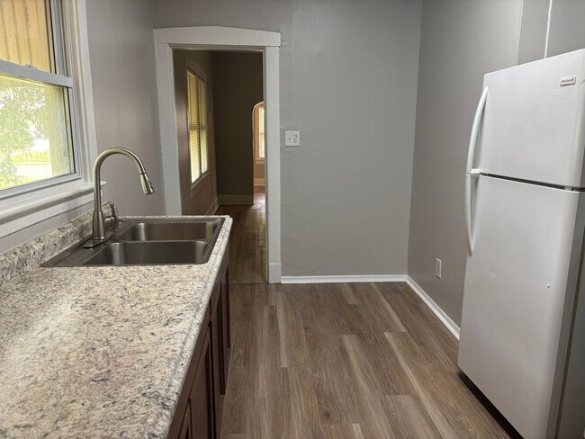 Building Photo - Charming 3BR/1BA Home with Modern Updates ...