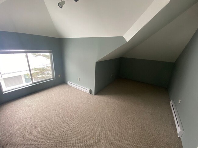 Building Photo - 2107-2107 E 5th St